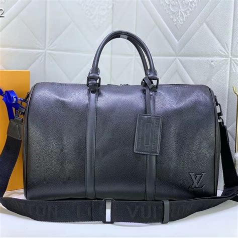 Preços baixos em Bolsas para homens Louis Vuitton 